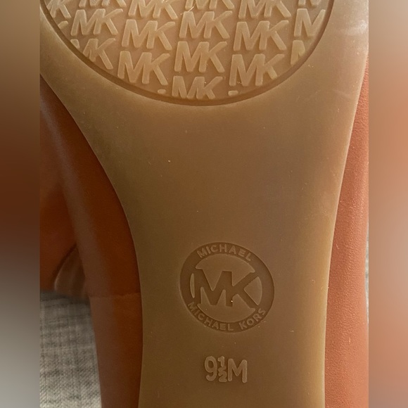 MICHAEL KORS tan heels🌻 - Picture 6 of 9